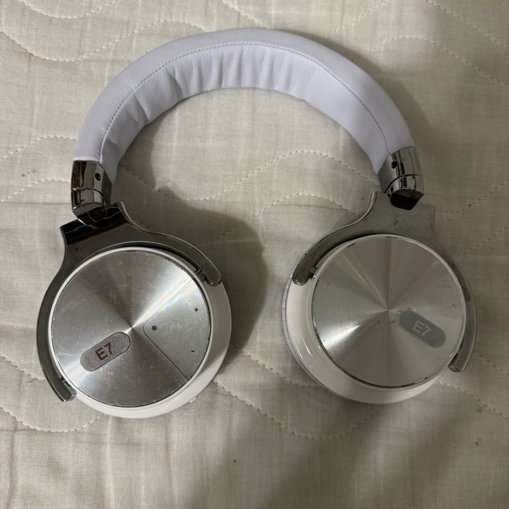 E7 headphones